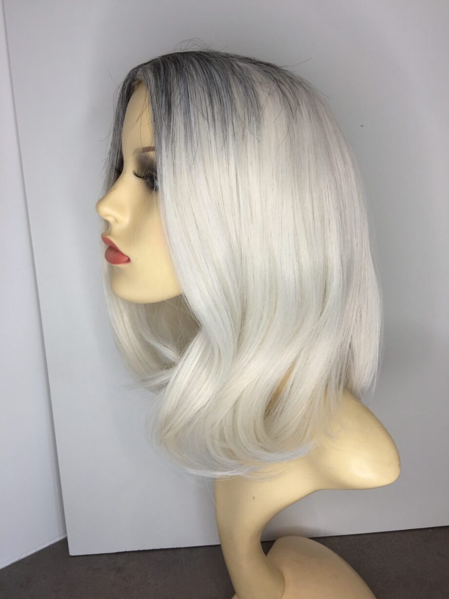 Silver/ white dark roots. Pplwls765