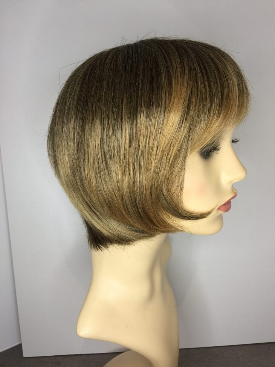 Blonde wig. Pplbrss853