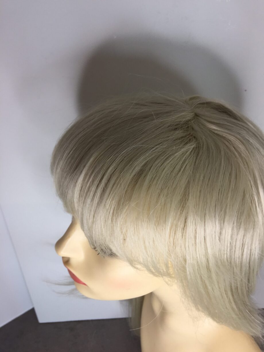 Long blonde wig. Pplblls843
