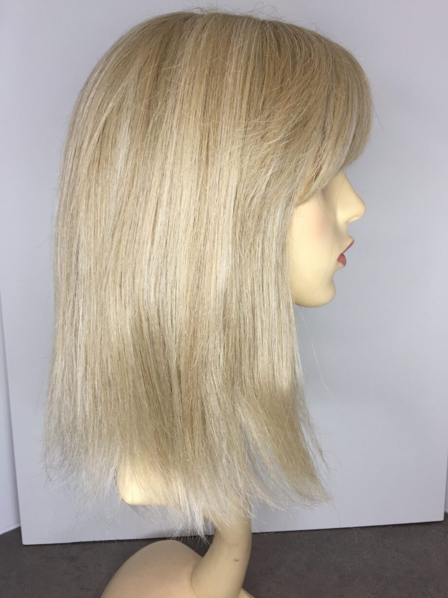 Long blonde wig. Pplblls760