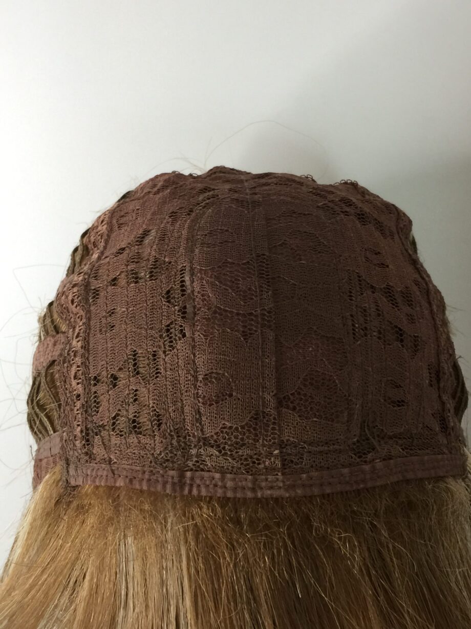 Honey blonde wig. Pplbllw839