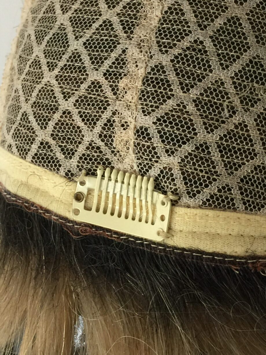 Blonde wig. Pplblss857