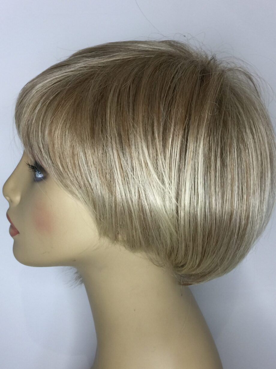 Blonde stylish wig. Pplblss845