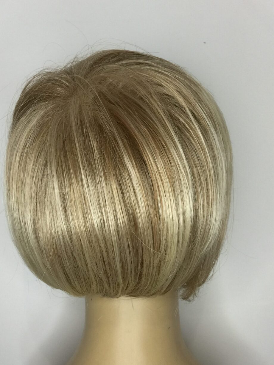 Blonde stylish wig. Pplblss845