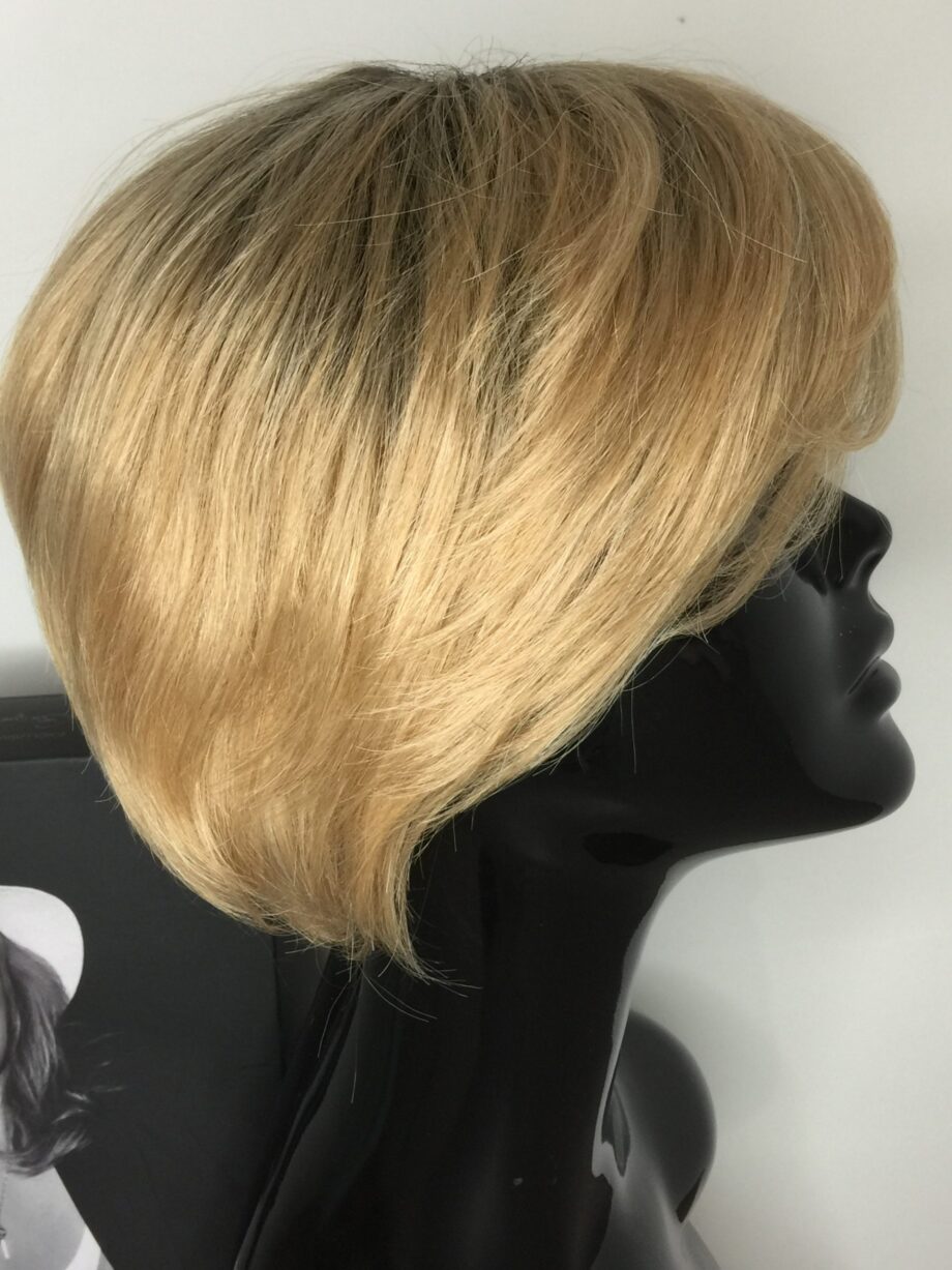 Blonde wig. Pplblss857