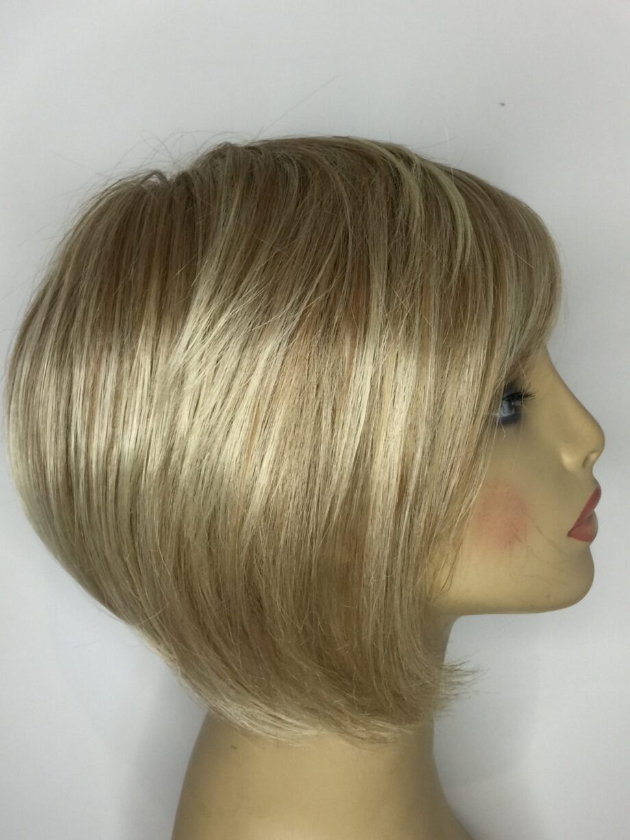 Blonde stylish wig. Pplblss845