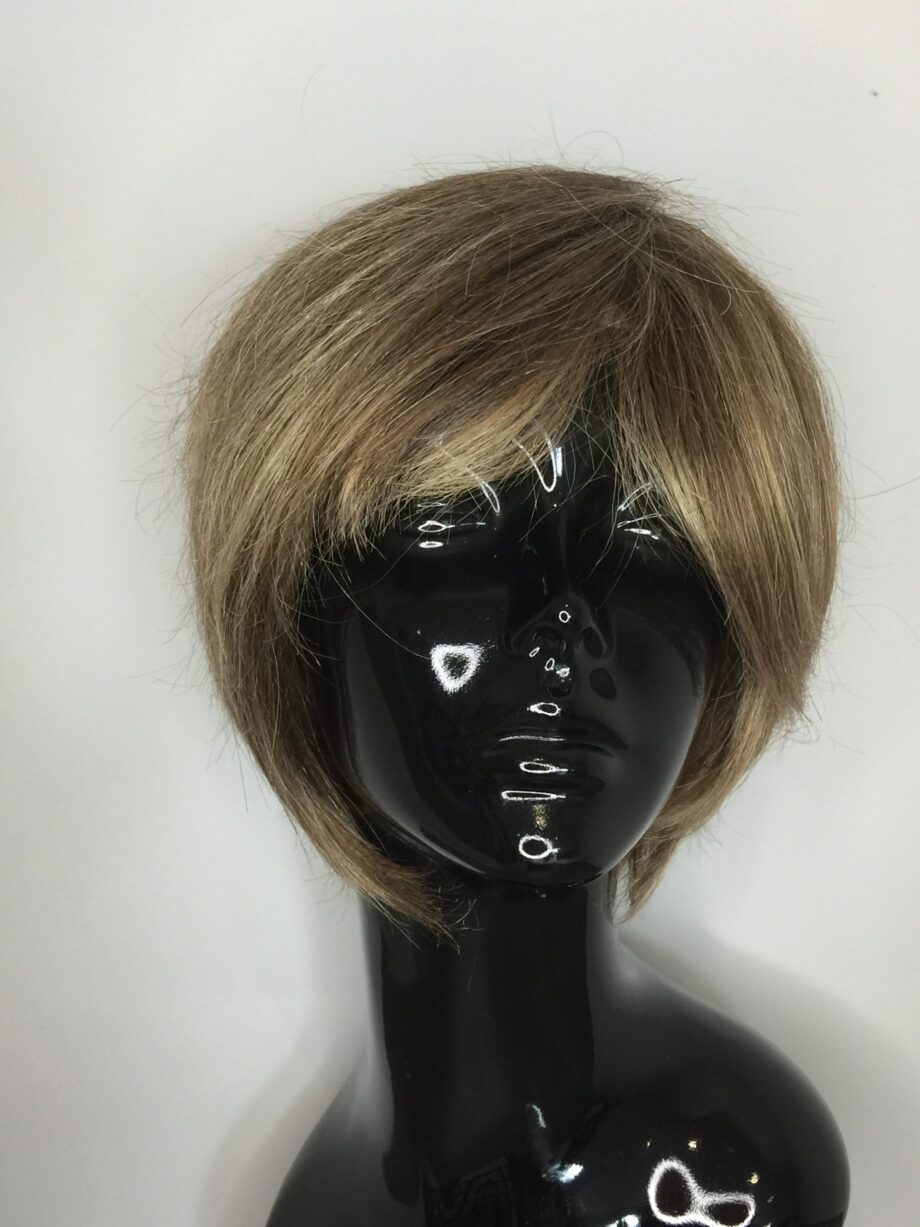 Blonde short wig. Pplblss669
