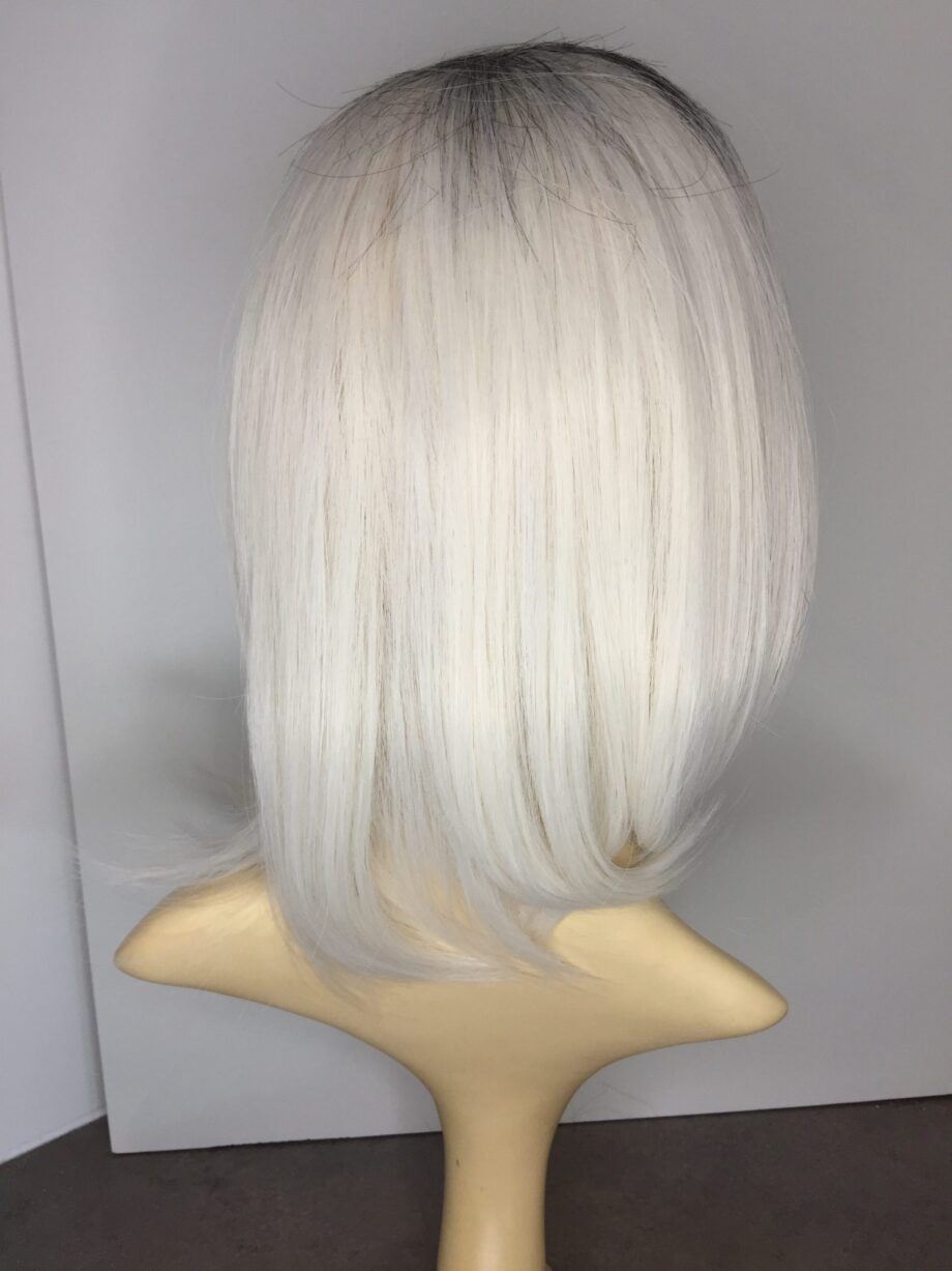 Silver/ white dark roots. Pplwls765