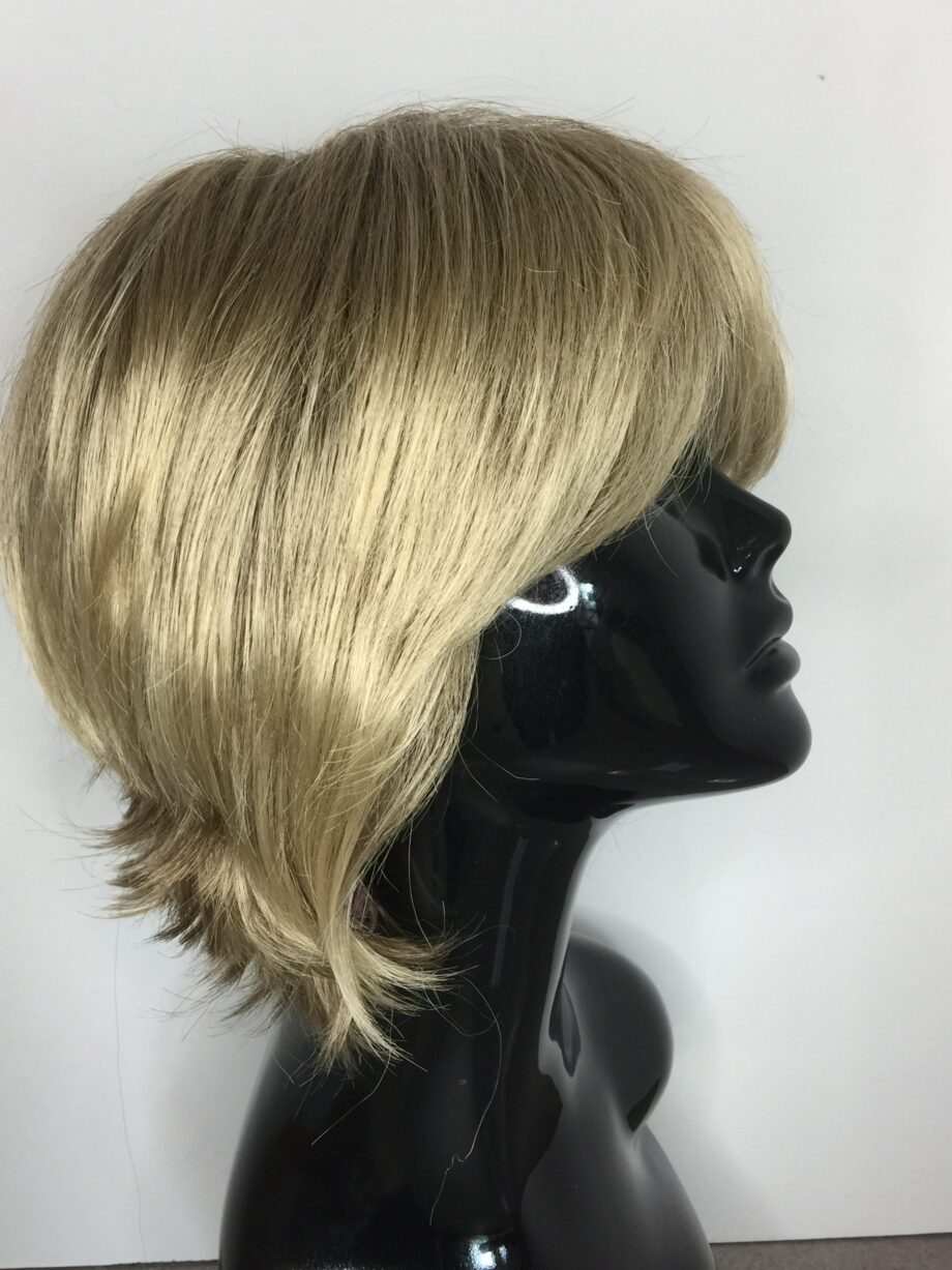 Blonde shiny wig. Pplblms862