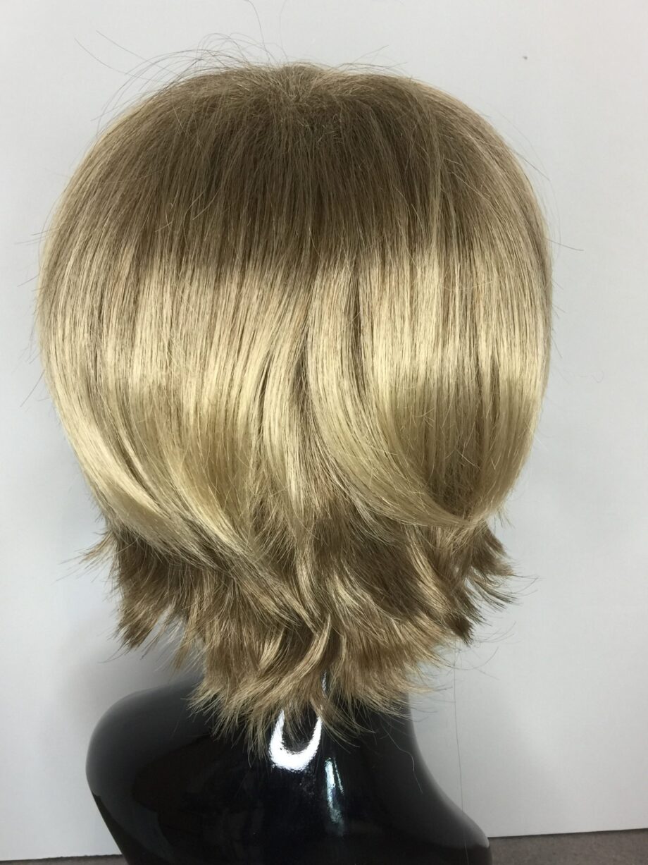 Blonde shiny wig. Pplblms862