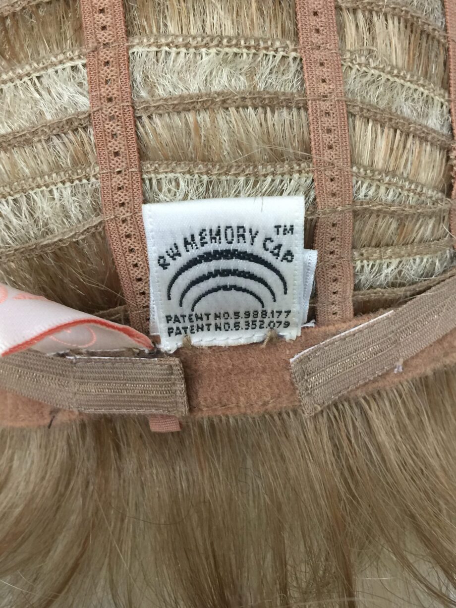 Blonde stylish wig. Pplblss845