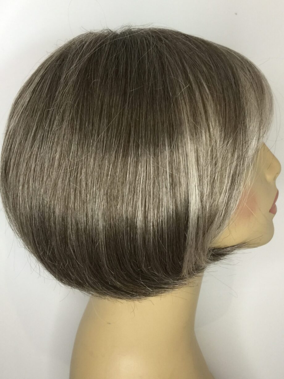 Ash blonde wig. Pplblss850