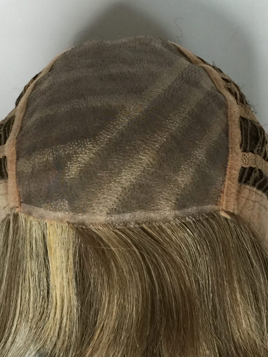 Blonde short wig. Pplblss669