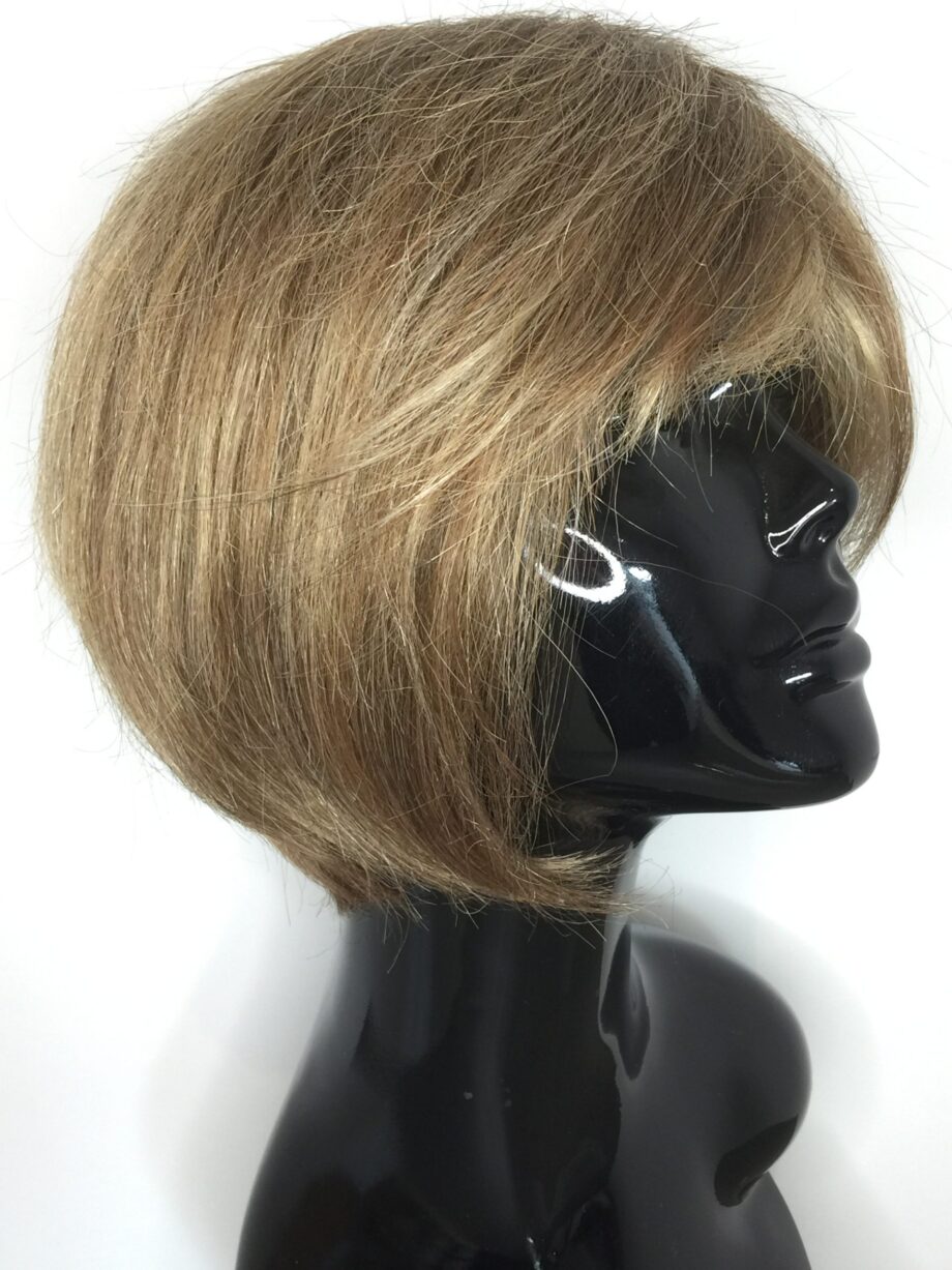 Blonde short wig. Pplblss669