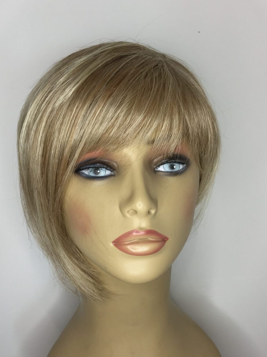 Blonde stylish wig. Pplblss845