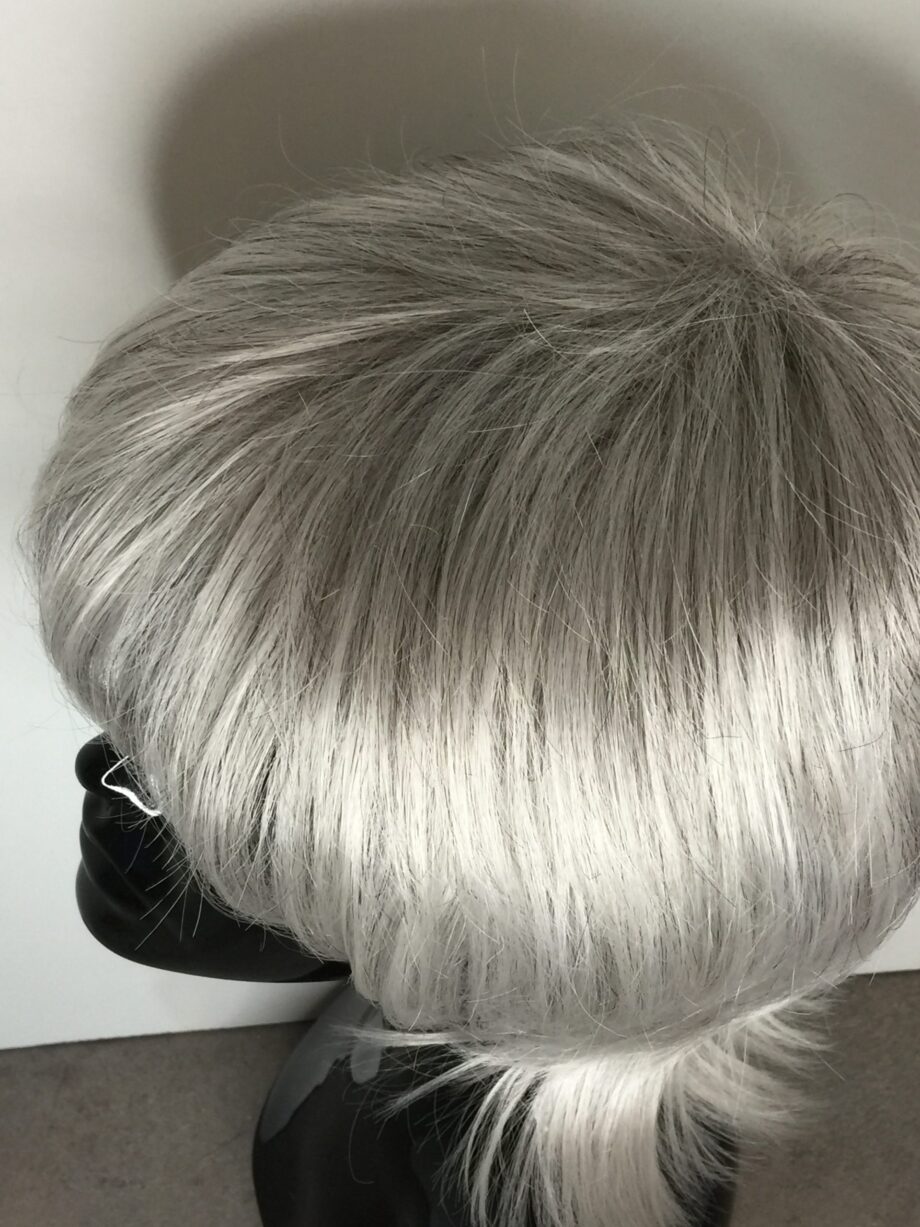 Silver grey wig. Pplgls842