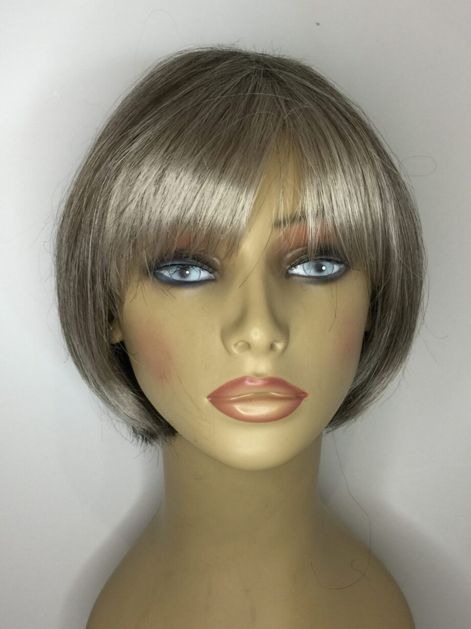 Ash blonde wig. Pplblss850