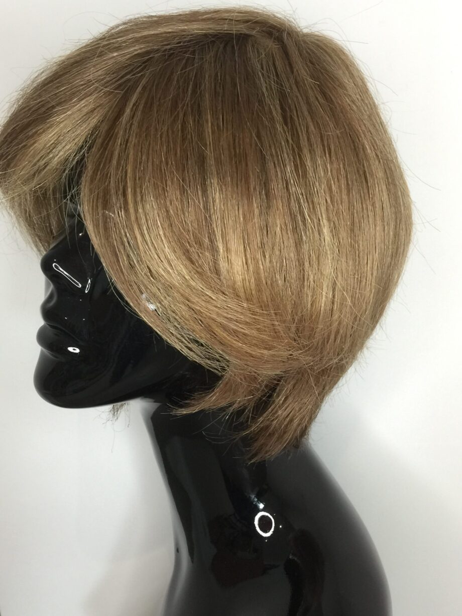 Blonde short wig. Pplblss669