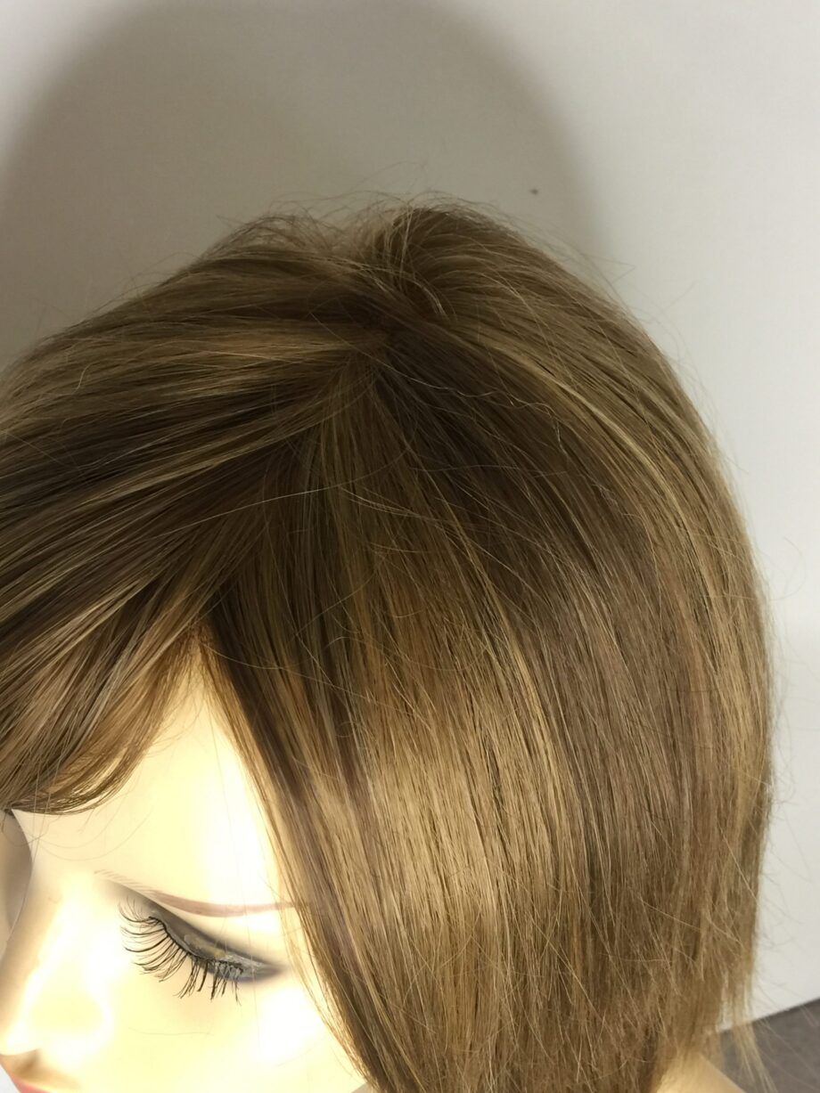 Light brown wig. Pplbrms834