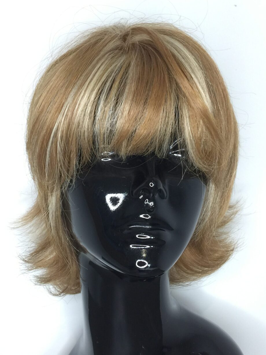 Honey blonde wig. Pplbllw839