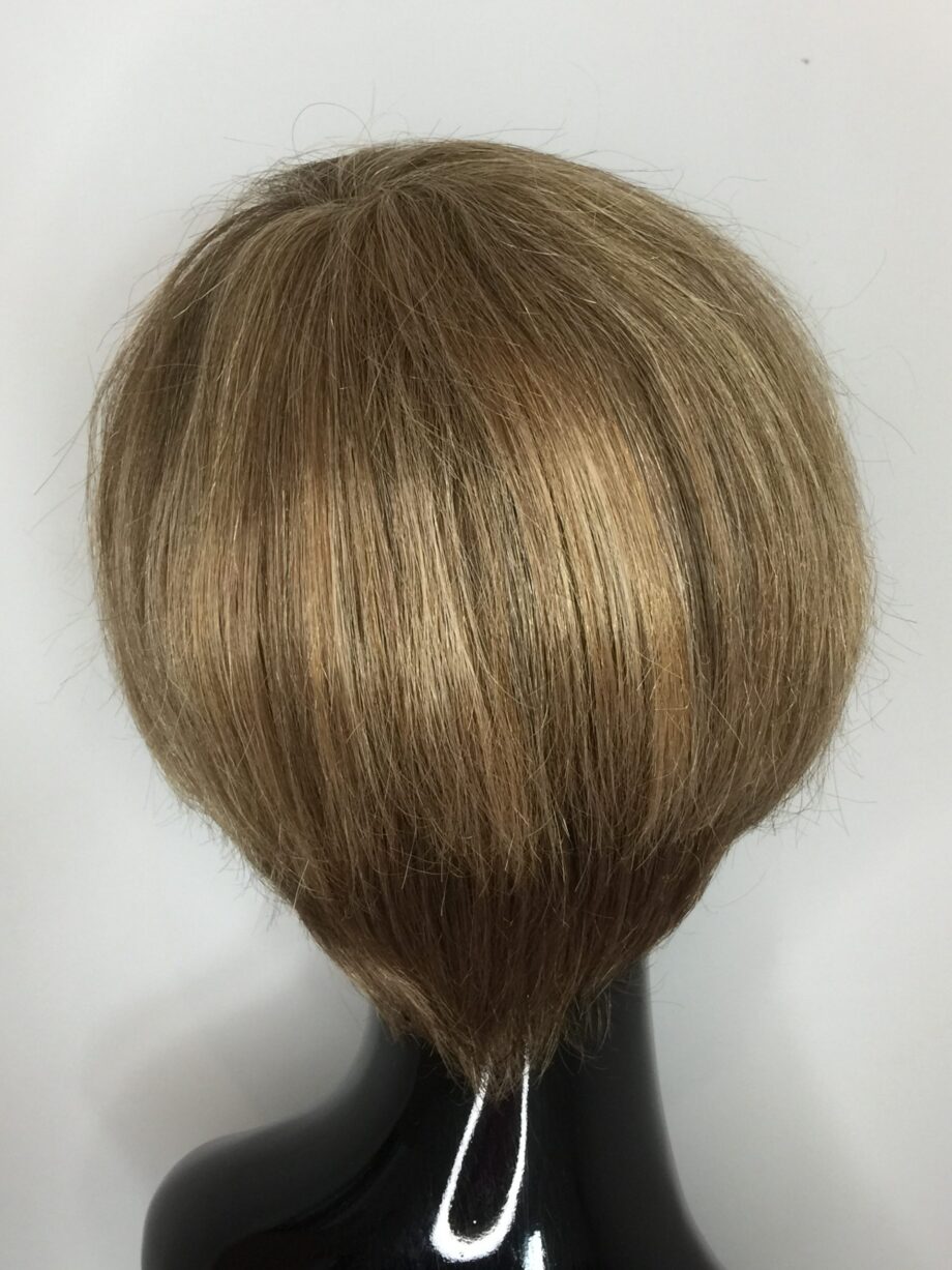 Blonde short wig. Pplblss669