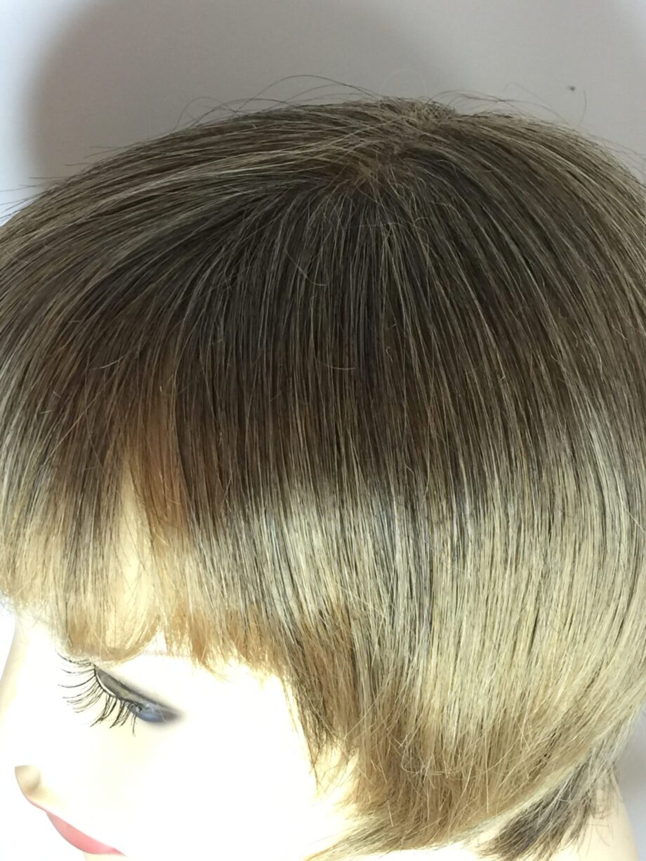 Blonde wig. Pplbrss853