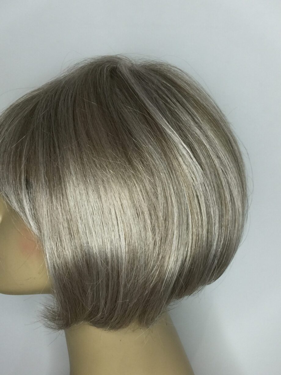 Ash blonde wig. Pplgms666