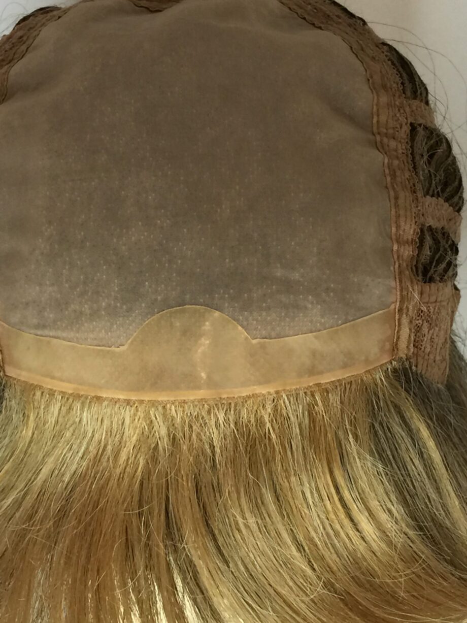 Blonde wig. Pplbrss853