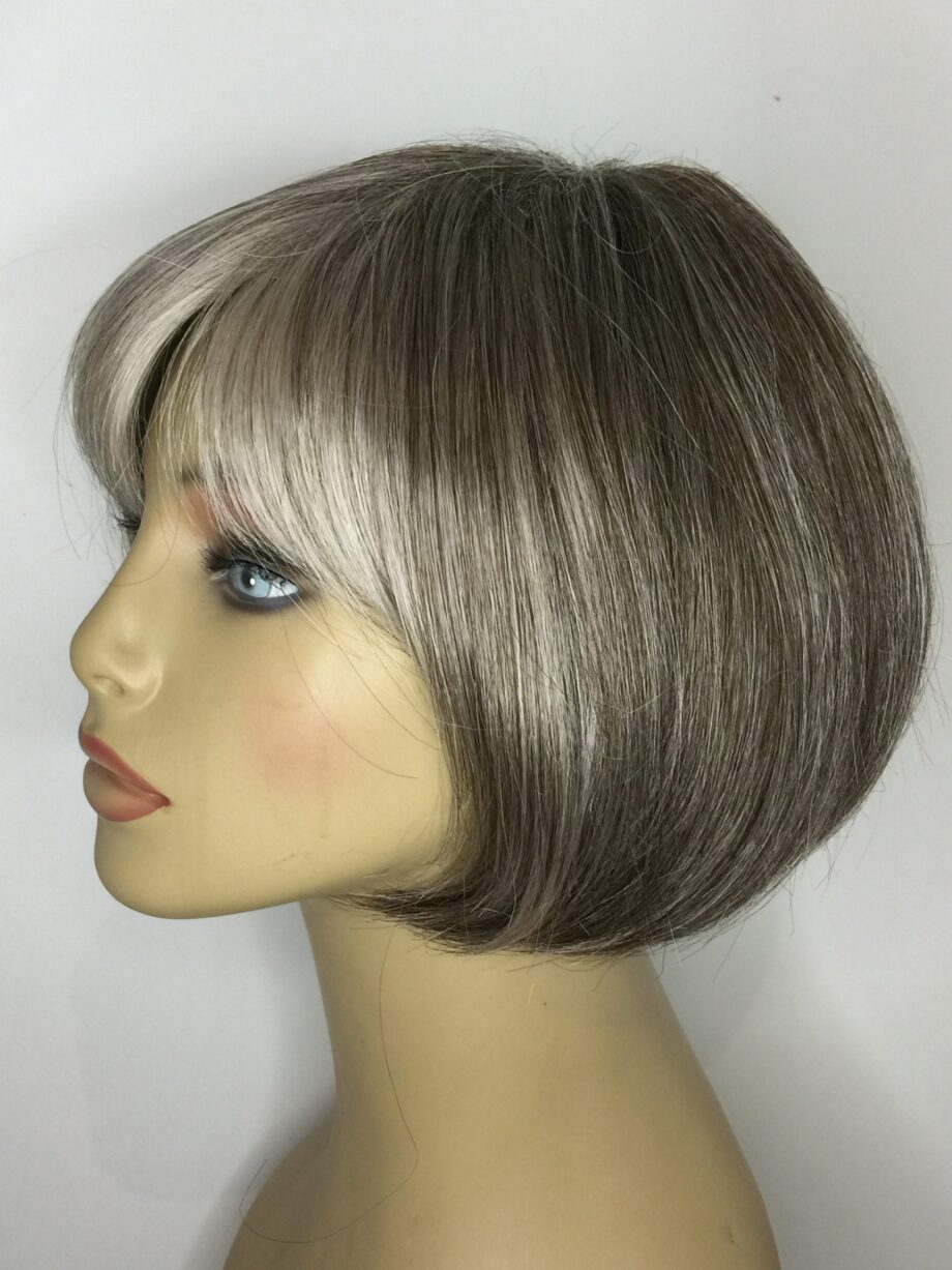 Ash blonde wig. Pplblss850