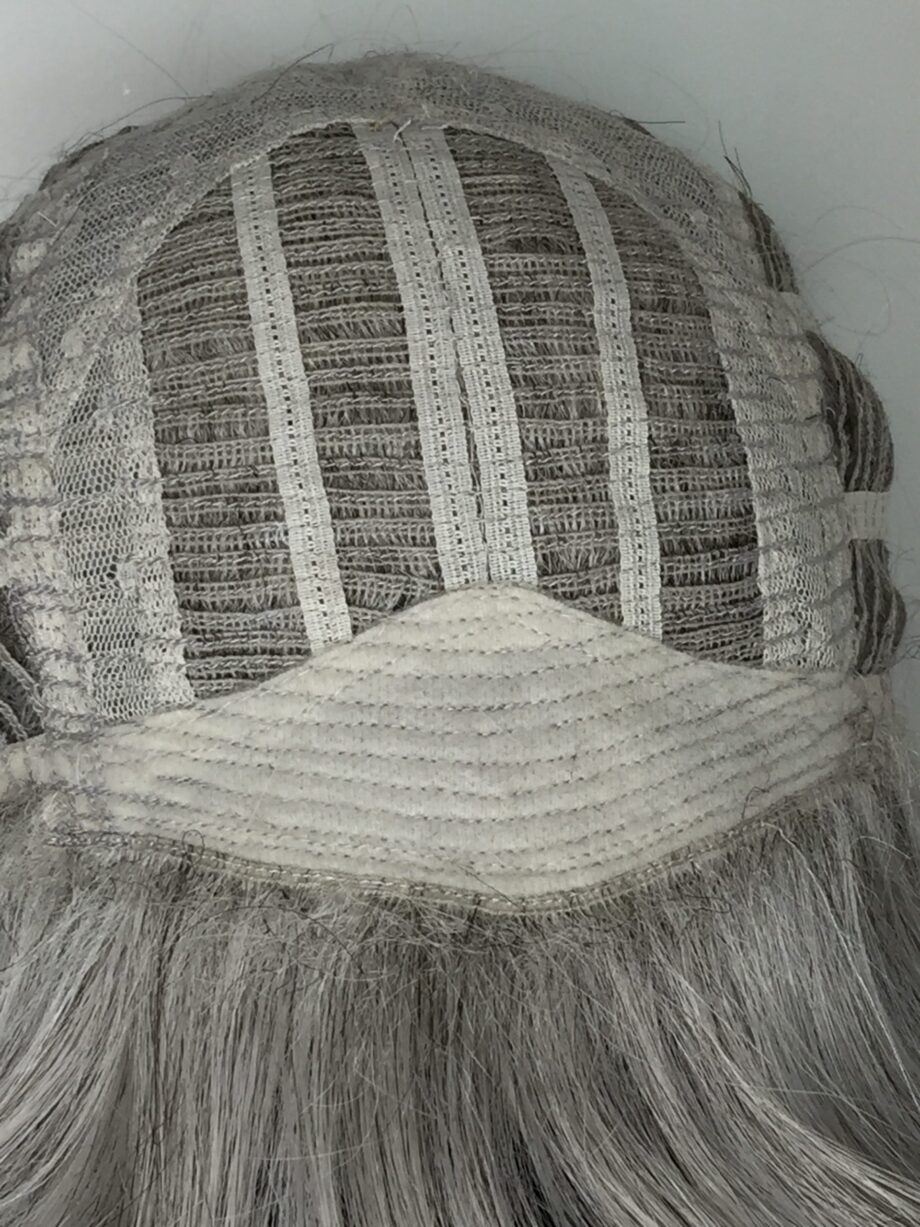 Silver grey wig. Pplgls842