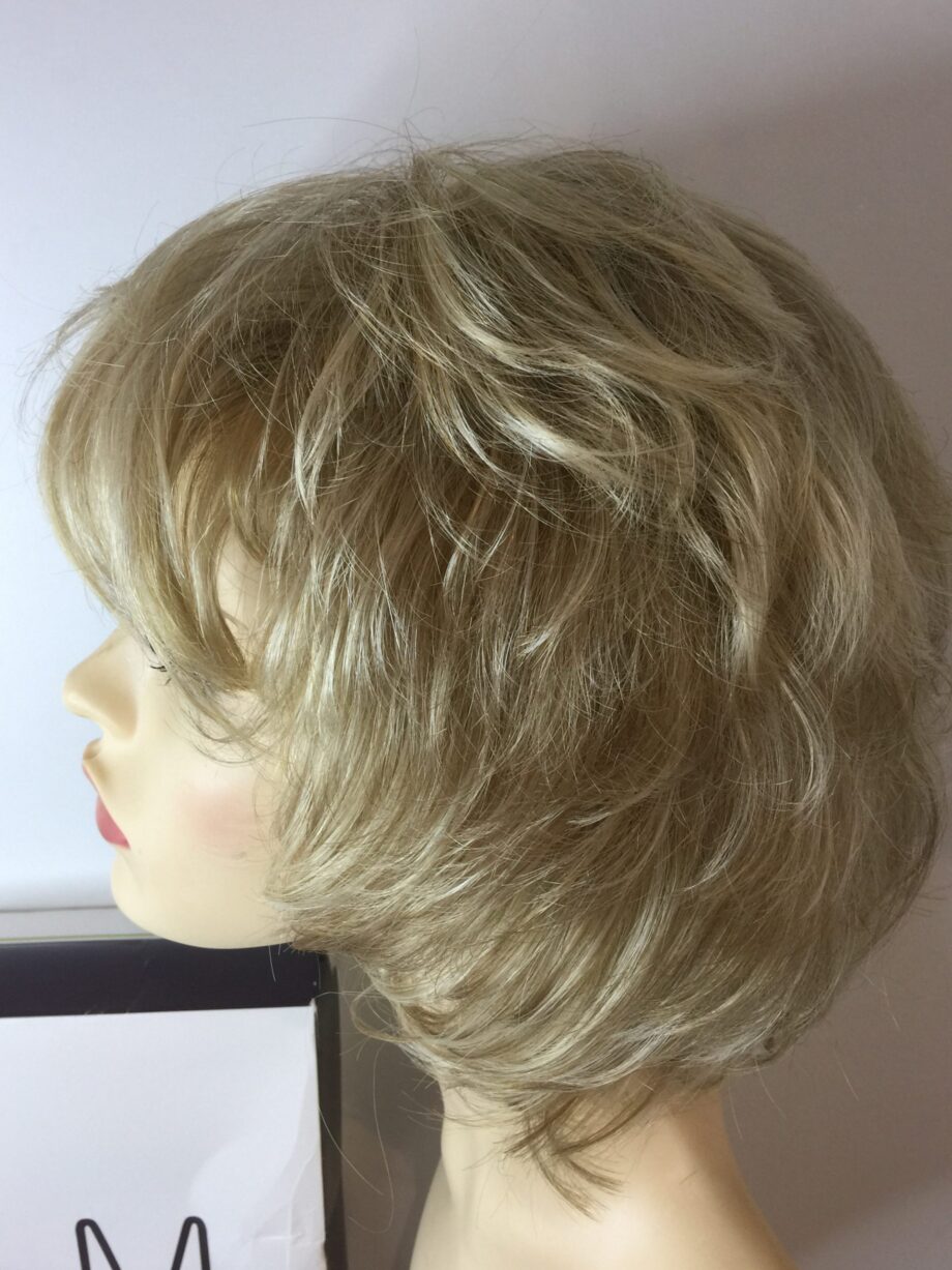 Blonde wavy long. Bplblkc15