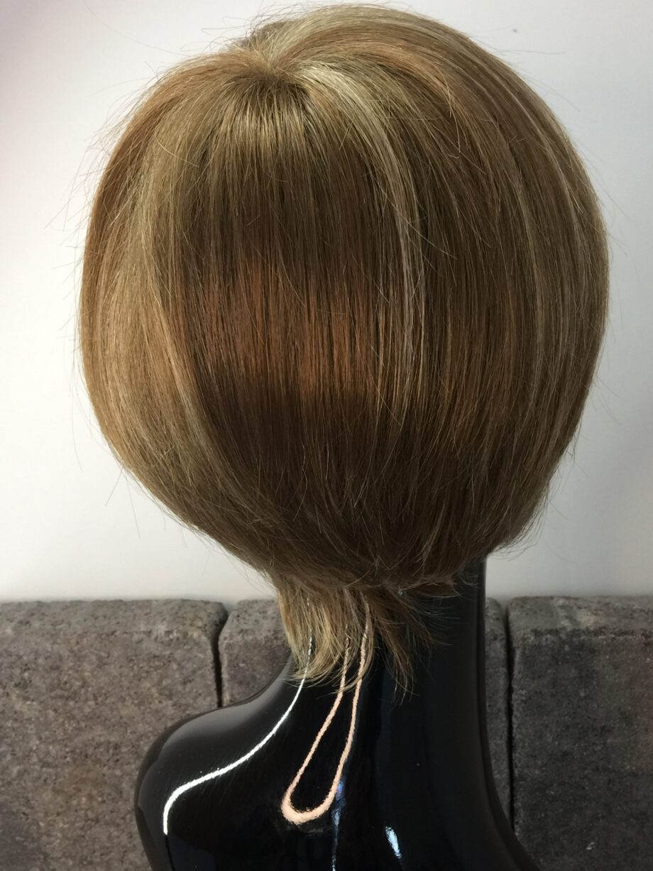 Blonde wig. Pplblms207