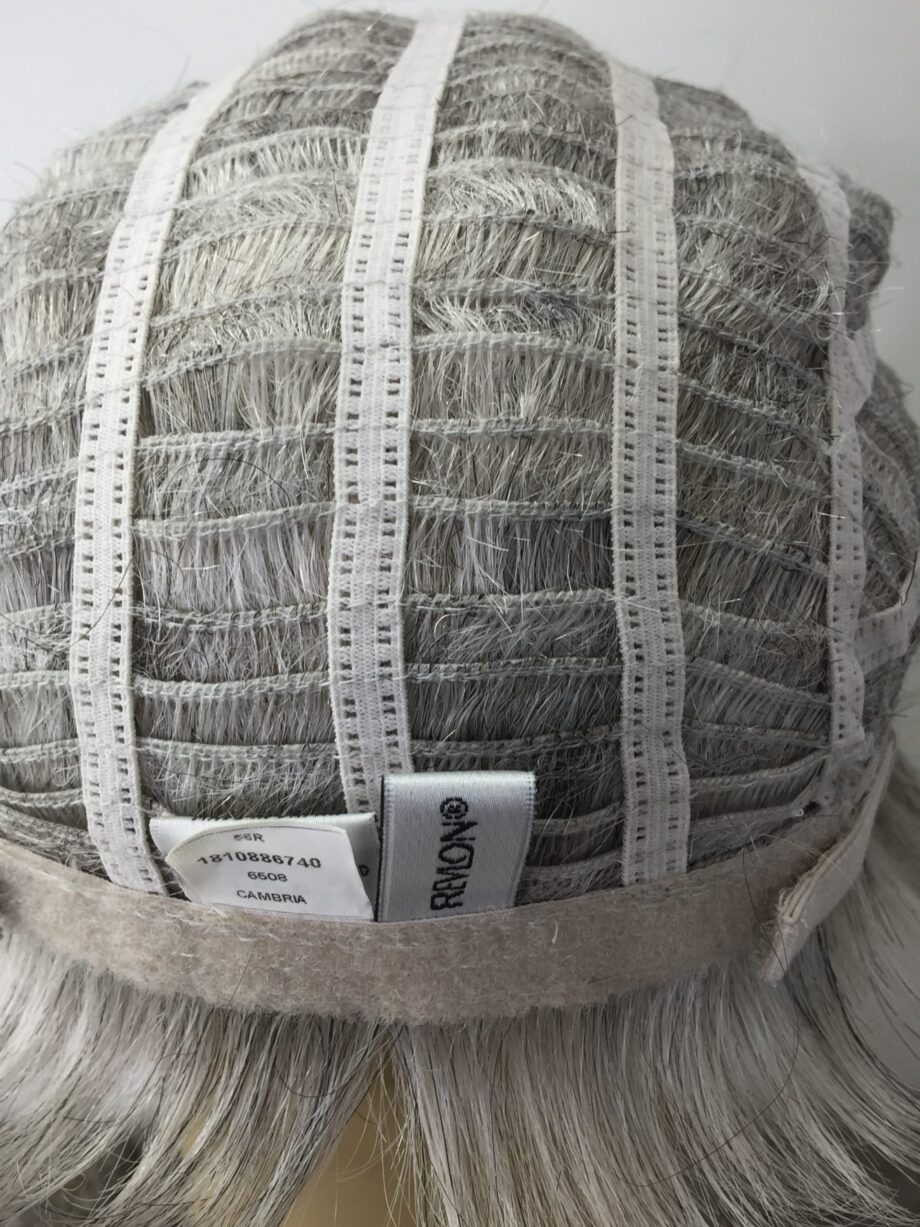 Short grey wig. Pplgss876