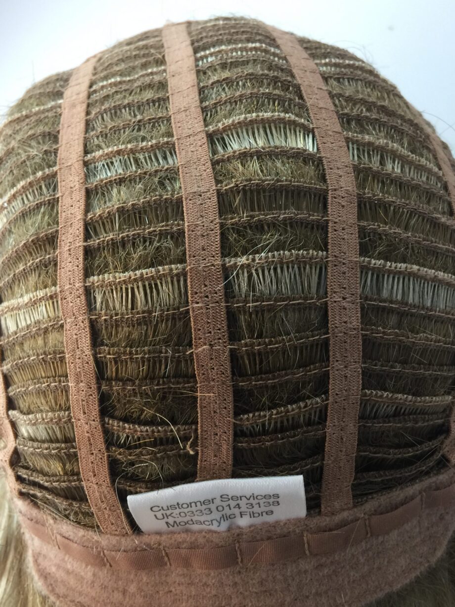 Blonde wig. Pplblms207