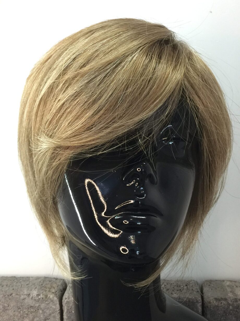 Blonde wig. Pplblms207