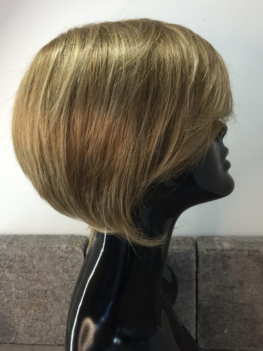 Blonde wig. Pplblms207