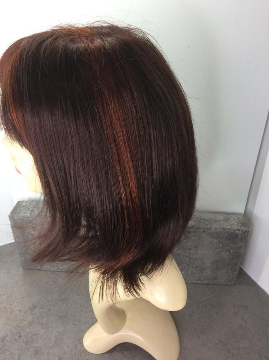 Auburn highlighted wig. Pplrms685