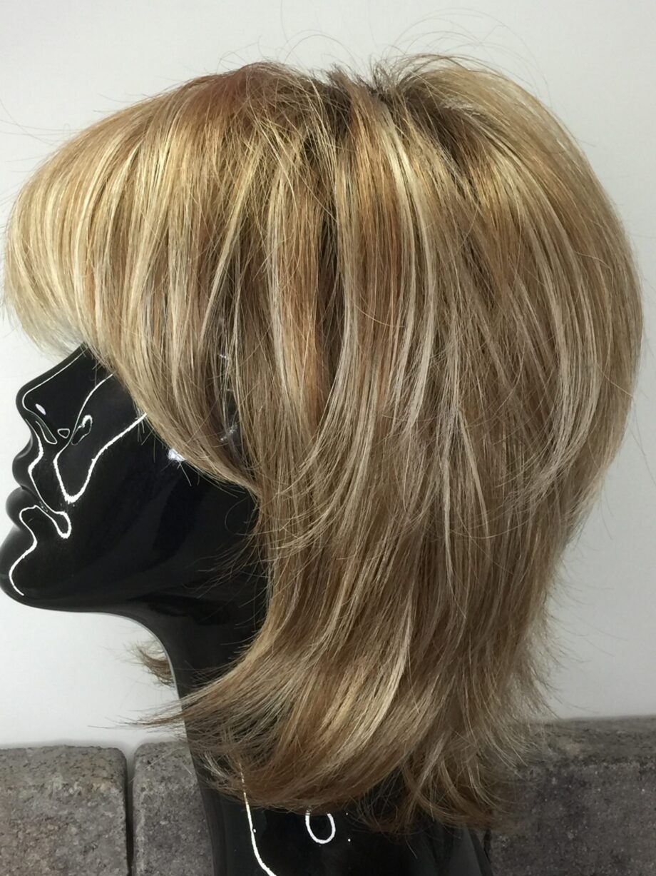 Blonde mid length wig. Pplblmw212