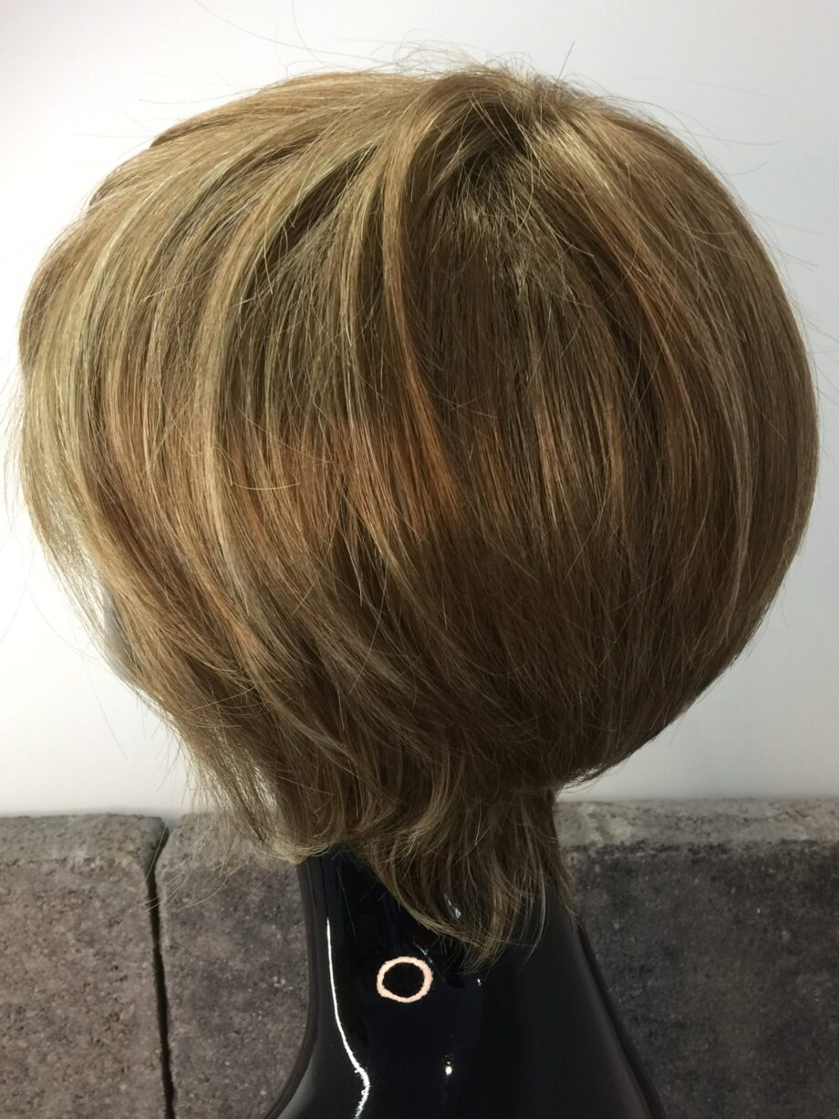 Blonde wig. Pplblms207