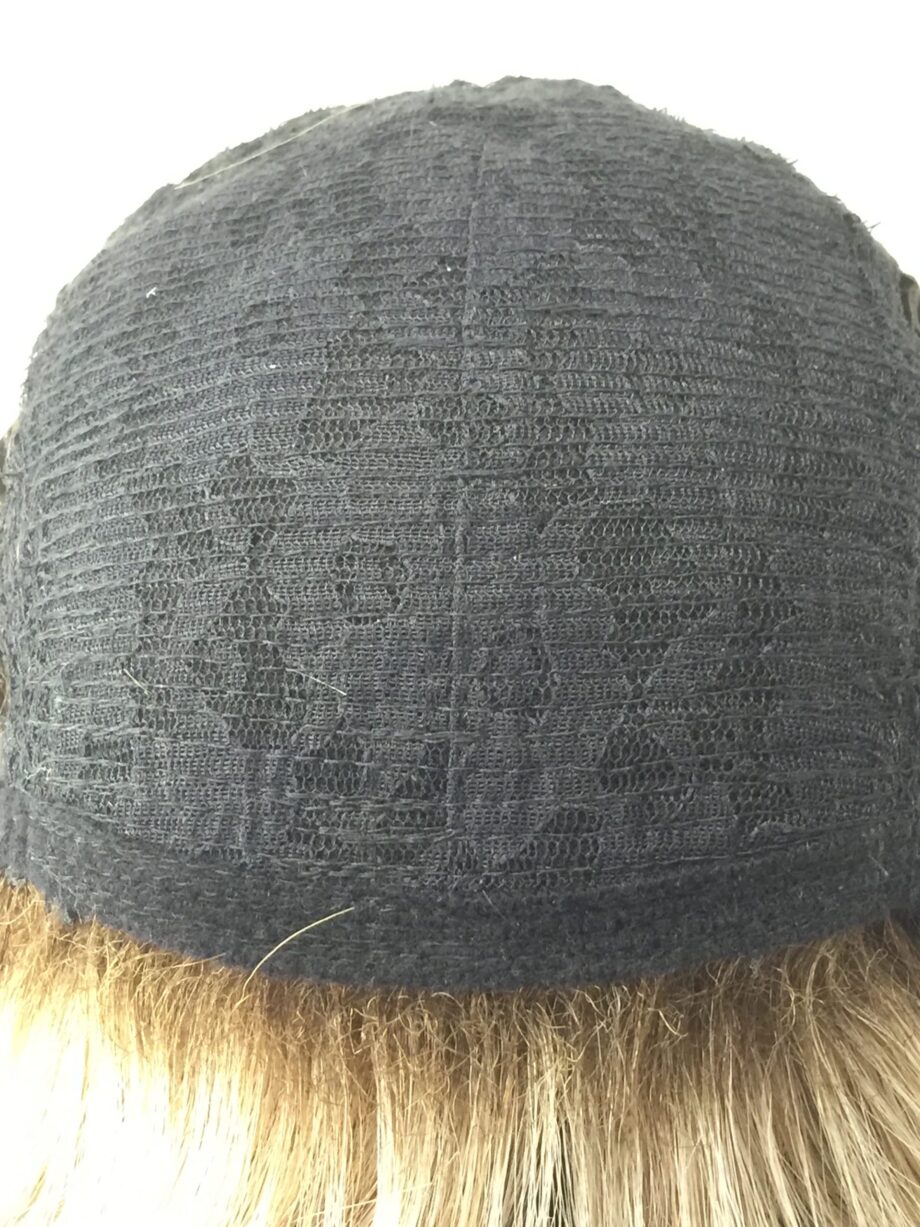 Blonde mid length wig. Pplblmw212