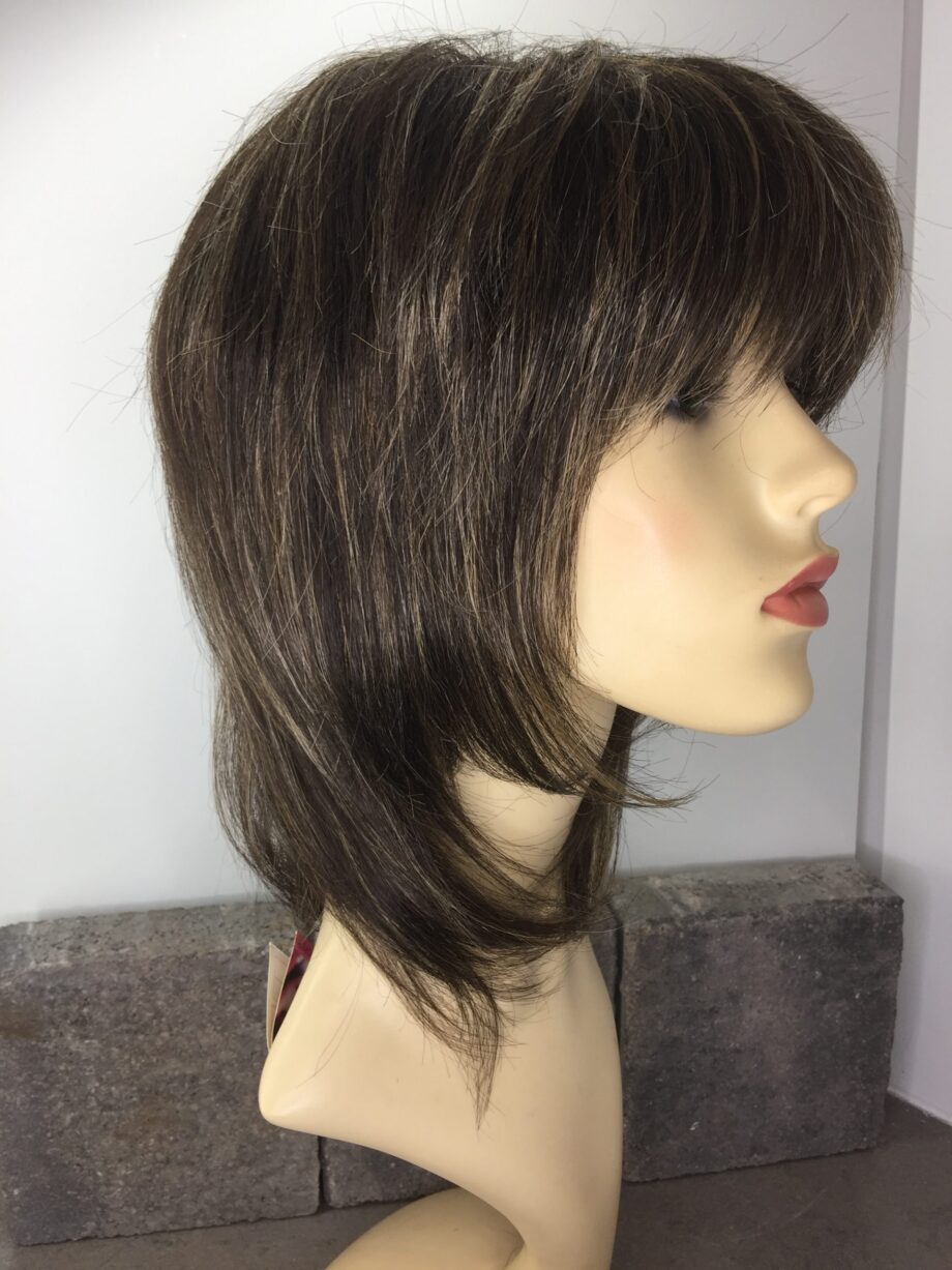 Brown highlighted wig. Pplbrms686