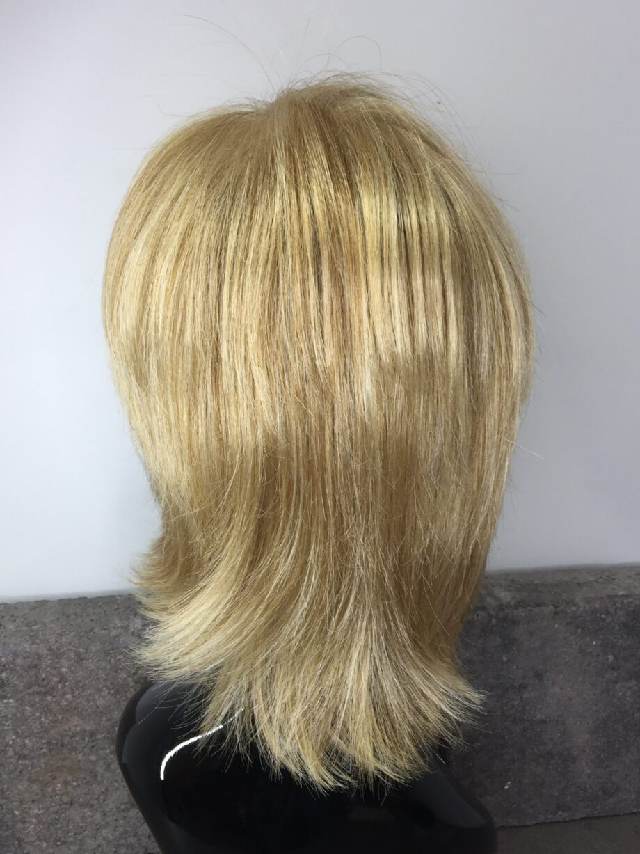 Blonde stylish wig. Pplblls867