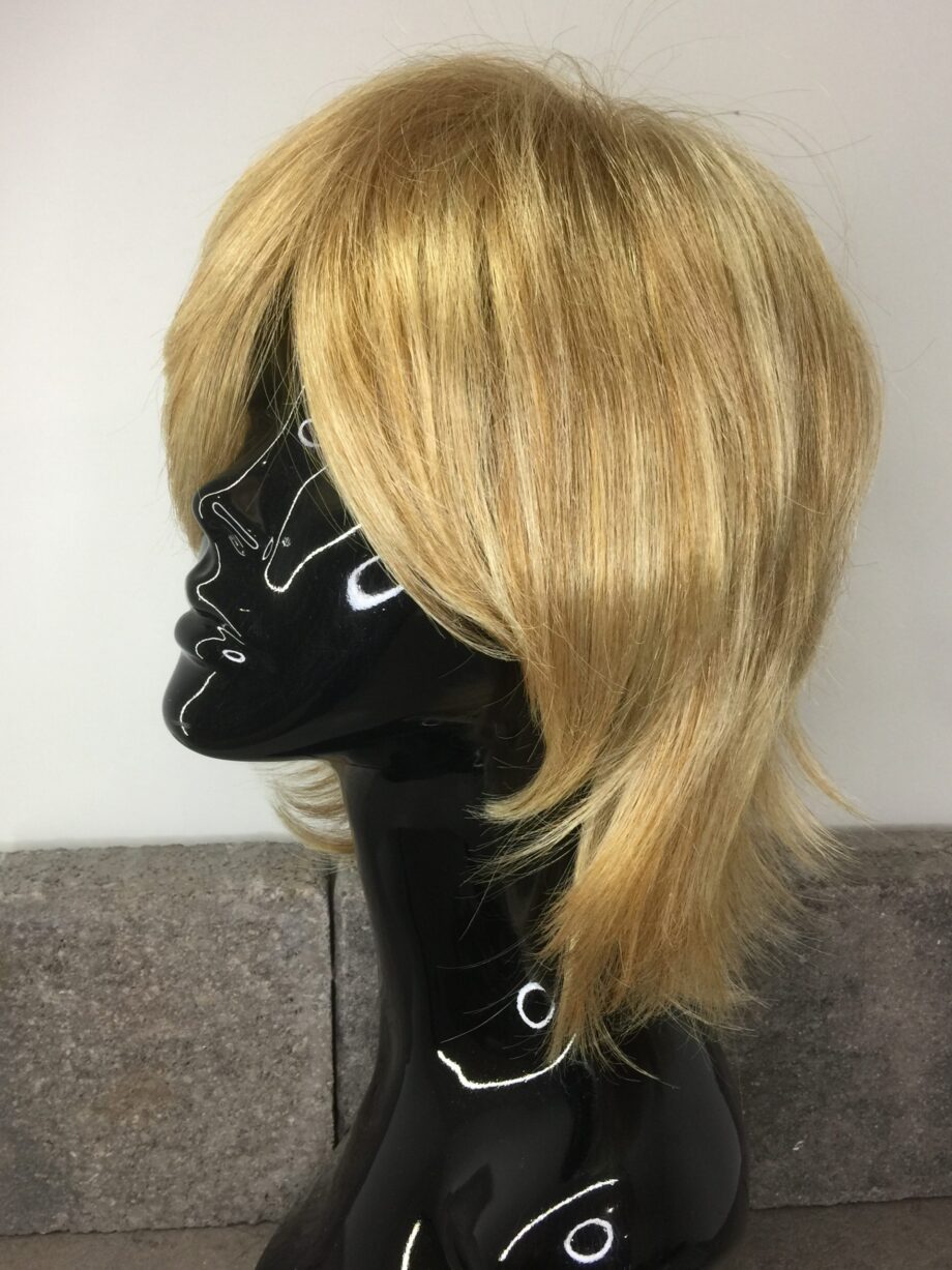 Blonde stylish wig. Pplblls867