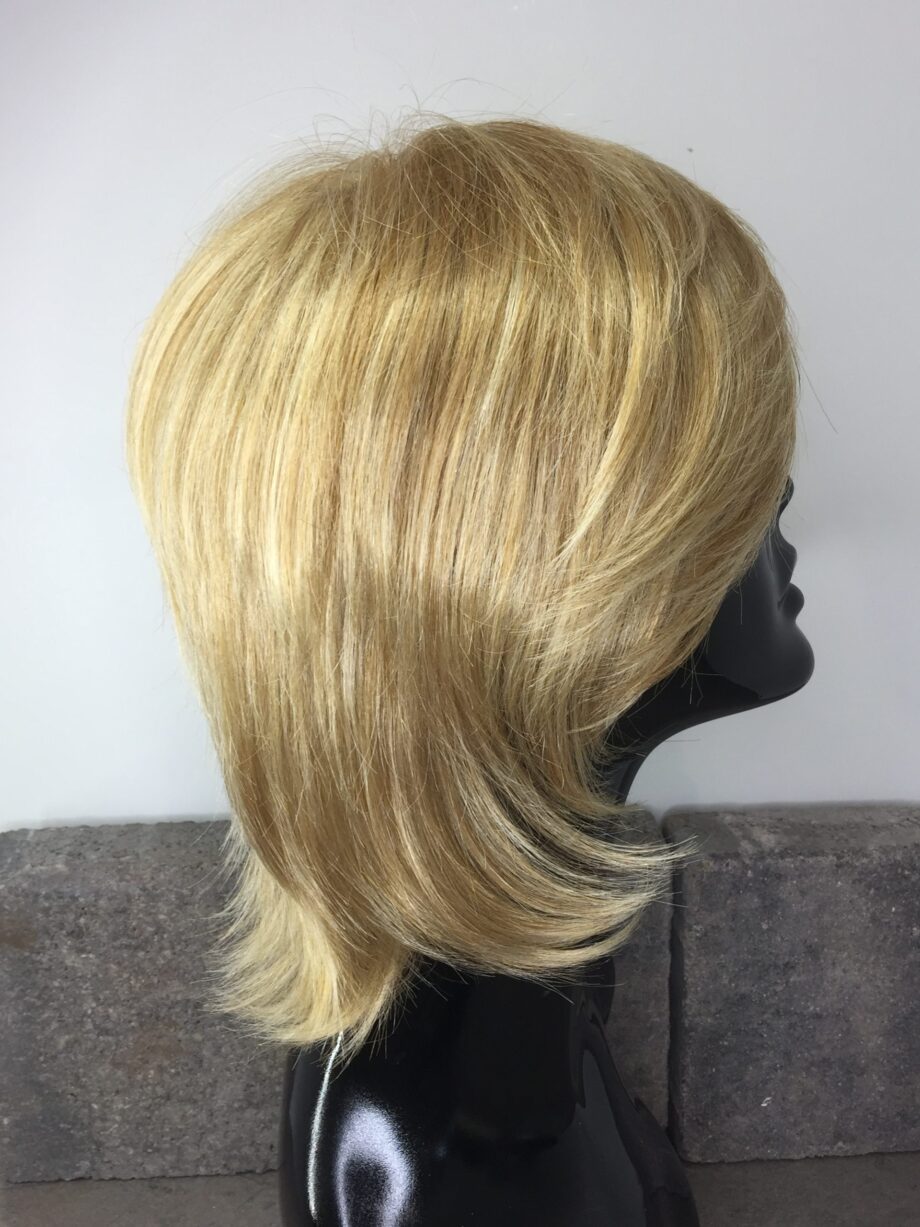 Blonde stylish wig. Pplblls867