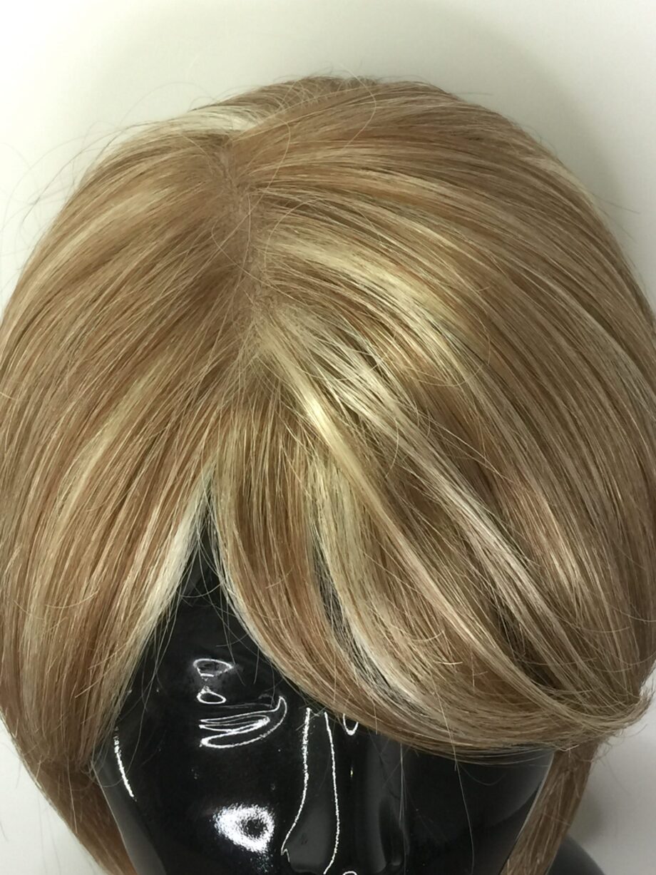 Blonde highlighted wig. Pplblls683