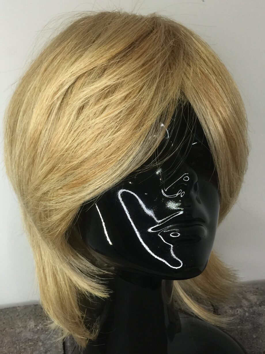 Blonde stylish wig. Pplblls867