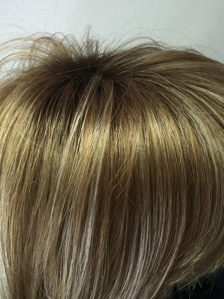 Blonde mid length wig. Pplblmw212