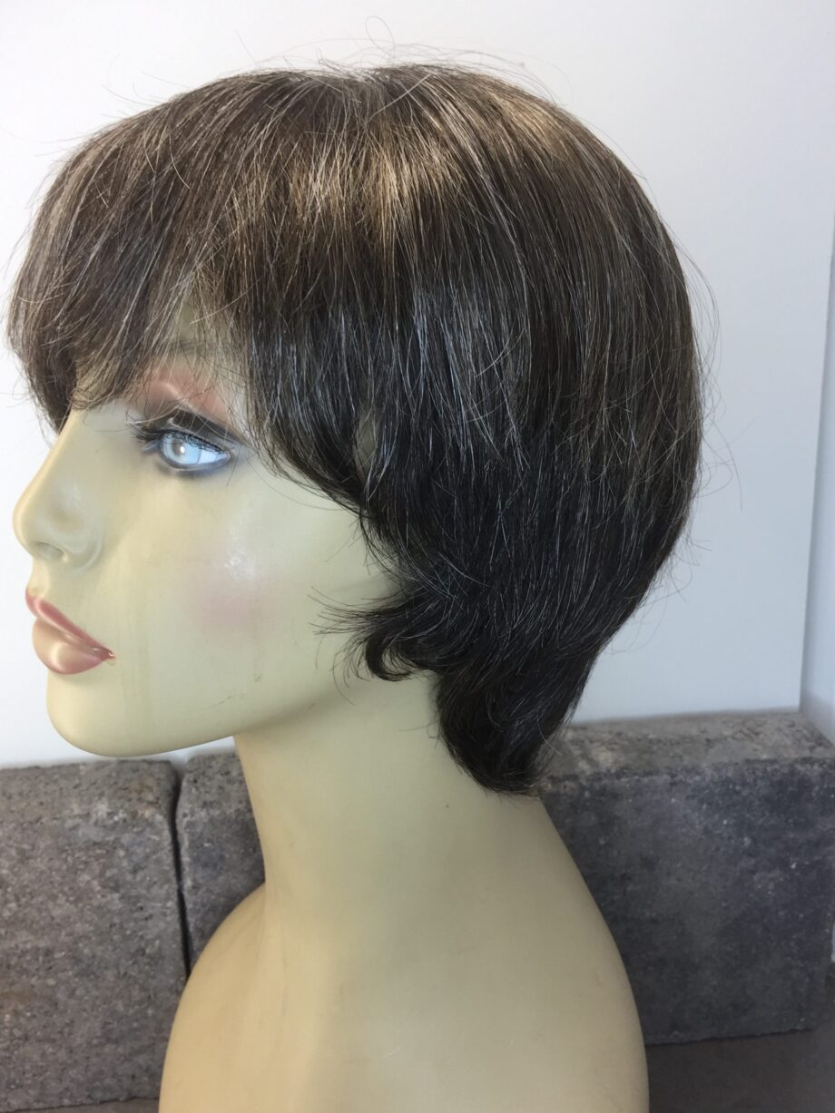 Super soft brown wig. Polbrss561