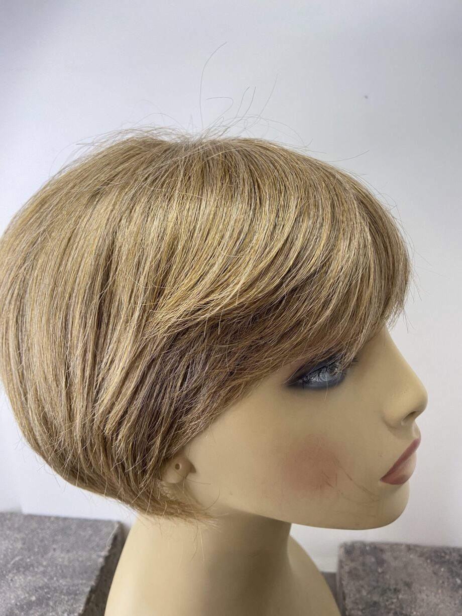 Light brown. Pplbrss569
