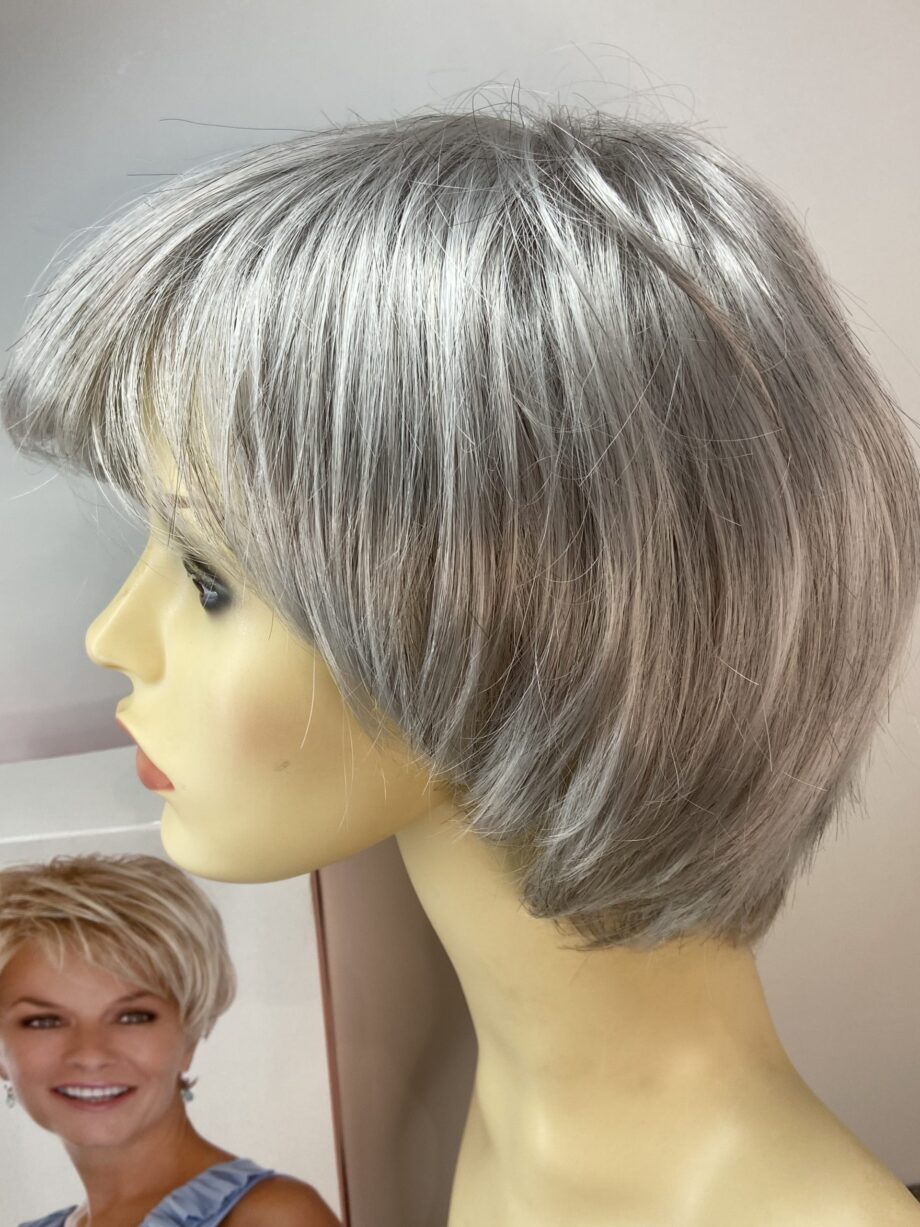 Gorgeous sleek Light grey wig. Bpplsms50